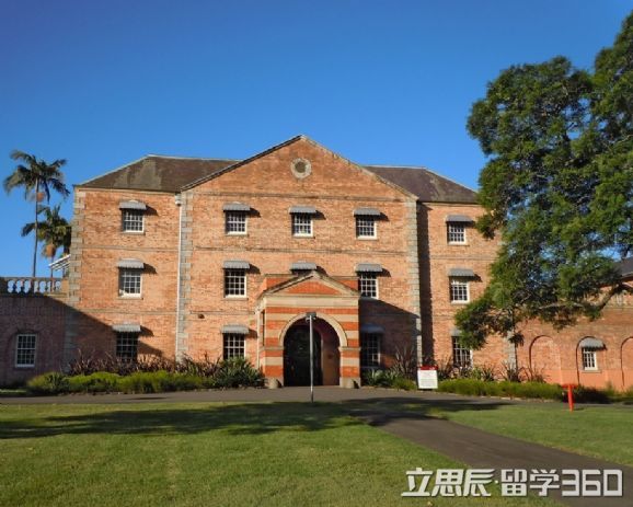 西悉尼大学