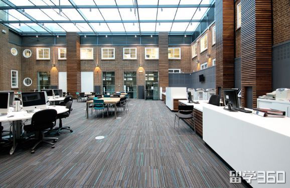 英国金斯顿大学Roehampton Vale校园 英国金斯顿大学Roehampton Vale校园