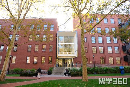 纽约布拉特学院在全世界大学中排名多少位? -