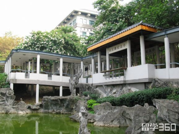 赴港留学本科的优势 香港留学:赴港留学本科的优势