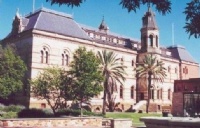 堪培拉大学