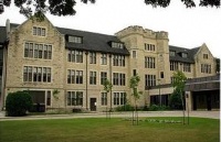 门诺莱特大学：新派的基督教大学，提供多元化宗教课程