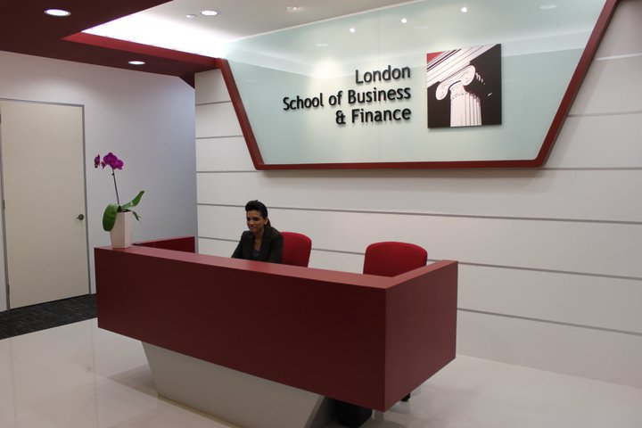 新加坡护理学院排名,英国伦敦商业金融学院新加坡校区,英国伦敦商业金融学院新加坡校区课程