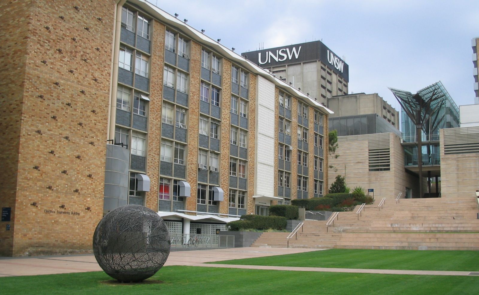 德克萨斯大学奥斯汀分校坐落在哪里? 德克萨斯大学奥斯汀分校坐落在哪里?